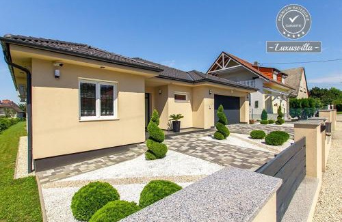 Vonyarcvashegy Villa | Antónia Luxusvilla