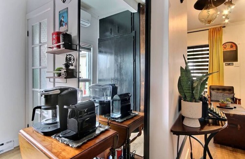 Quartier 5-4 Apartment | Antique CAT 2 King Bed Hot Tub Free Parking