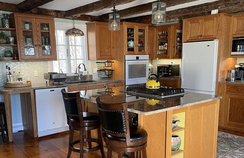 Edgecomb House | Antique Charm and Modern Comfort on Maine Waterfront