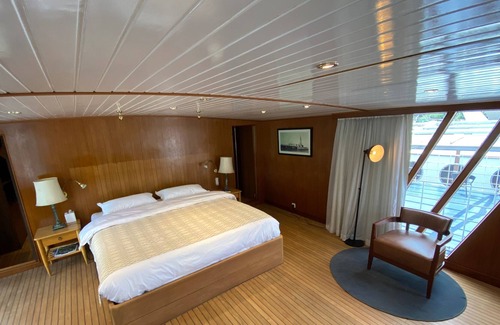 Southern District Boat Rental | Antique Cosy Houseboat @ Aberdeen Fishing Village