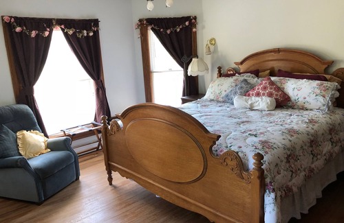 Windham Bed & Breakfast | Antique Rose Inn Windham