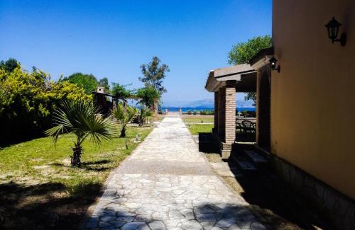 Molos House | Antonia Beachfront Villa
