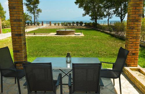 Molos House | Antonia Beachfront Villa