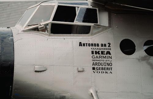 Altendorf Boat Rental | Antonov im Garten – Flugzeug-Ferienwohnung