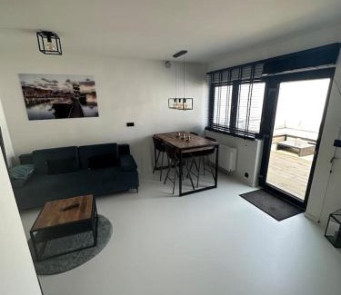 Zwijndrecht Apartment | Antwerp West Side, TERRACE