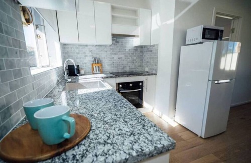 Plympton Apartment | Anzac Hwy near airport, beach