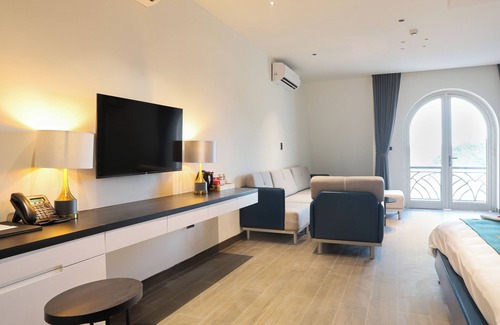 Van Don Hotel | Ao Tien Harbour Boutique Hotel