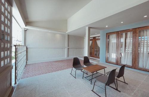 Saen Suk House | AobOun House Bangsaen บ้านโอบอุ่น บางแสน