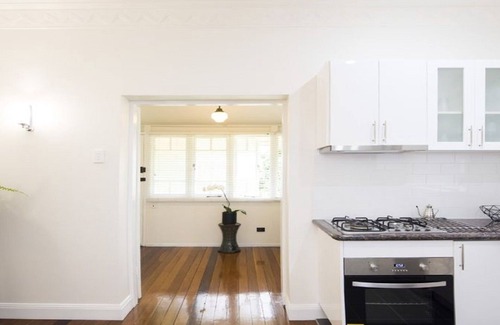New Farm Apartment | 'Aotea' - Inner City Art Deco Oasis