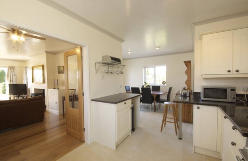 Rhydwyn Cottage | Aotearoa Church Bay- sleeps 8 guests in 4 bedrooms