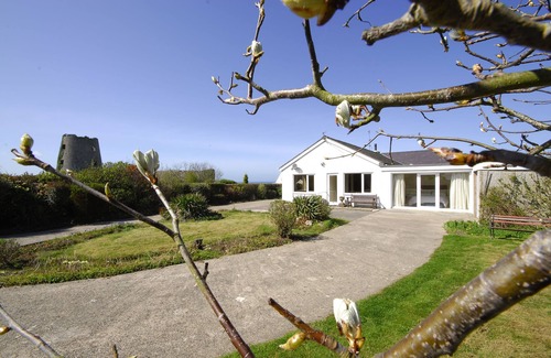 Rhydwyn Cottage | Aotearoa Church Bay- sleeps 8 guests in 4 bedrooms