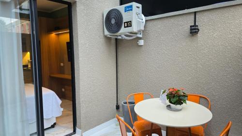 Novo Mundo Apartment | AP 103 l Com Ar condicionado l Garden l Único