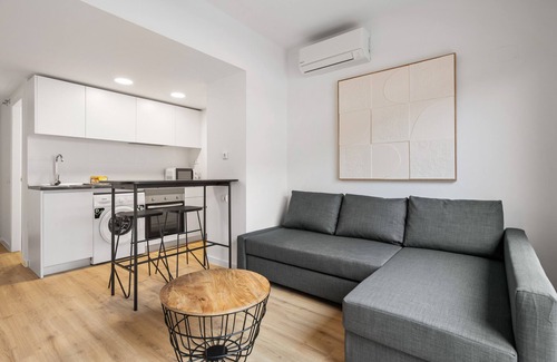 San Sebastian de los Reyes Apartment | apartamento reformado con garaje y piscina de alquiler temporal