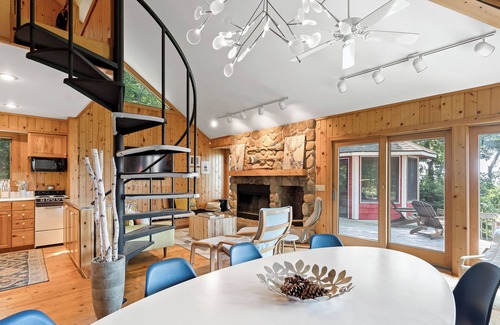 Shelby House | Apache Lake House - Lake Michigan Views - Nature Sanctuary