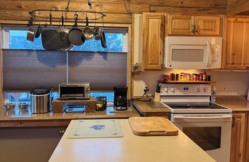 Cebolla Cabin | Apache Mesa Log Cabin Home Near Chama