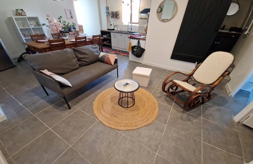 Saint-Hilaire-de-Brethmas Apartment | Apartment with swimming pool, wifi