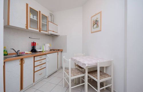 Novi Vinodolski Apartment | Apartments Branimir (64221-A1) - Novi Vinodolski (Crikvenica)
