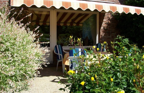 Wesselburener Deichhausen Apartment | Apartment 'Lüke' with Private Terrace, Shared Garden and Wi-Fi