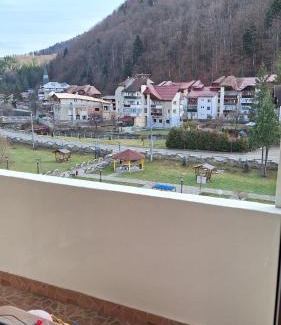 Slanic-Moldova Apartment | Apartament 3 camere Slanic Moldova. priveliste deosebita! 200m pârtie