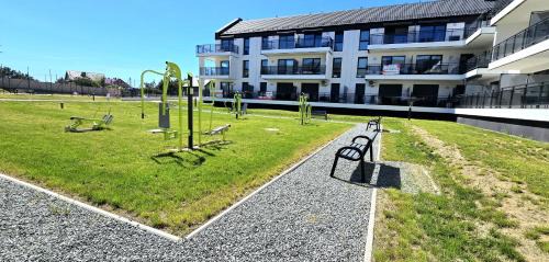 Jantar Apartment | Apartament Amber Sky Jantar Resort by TriApart - dwa miejsca parkingowe