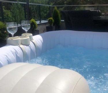 Beczkow Apartment | Apartament Business&Living No 73 z prywatnym jacuzzi zewnętrznym -od maja do września- Nad Zalewem w Cedzynie i miejscem parkingowym