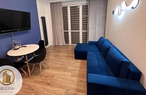 Tychy Apartment | Apartament Granatowy