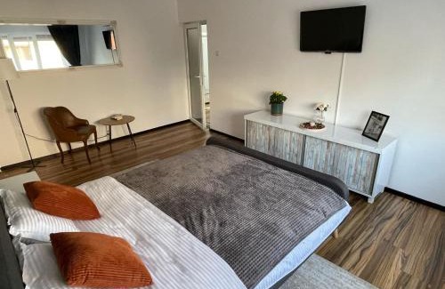 Husi Apartment | Apartament Husi