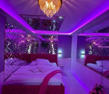 Gniezno Apartment | Apartament "Love Heaven" Jacuzzi SPA z dużą wanną z hydromasażem dla Dwojga