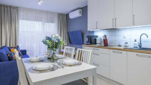 Grzybowo Apartment | Apartament Milano C01 z parkingiem przy plaży -Posesja Kapitańska - Holiday City