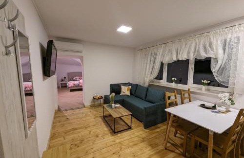 Przemysl Apartment | Apartament słoneczny (7 min pieszo od dworca)