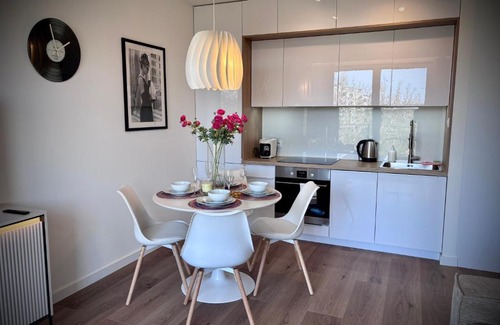 Osiedle Grunwaldzkie Apartment | Apartament WHITE GLOVE deluxe Abstrakcja PARKING free