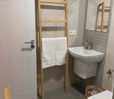 Ares Apartment | Apartamento a un paso de la playa en Ares con piscina y parking