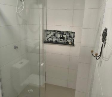 Piratuba Apartment | Apartamento aconchegante com ar, secadora e adega