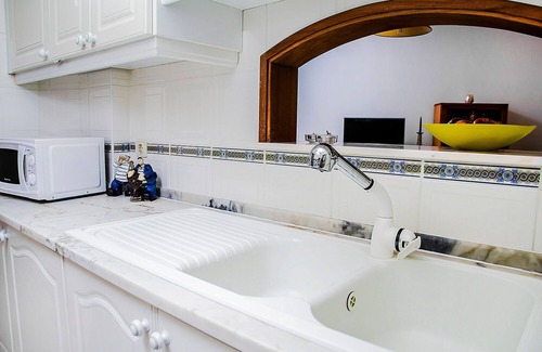 Barra Condo | Apartamento com Dois Quartos e Piscina em Condomínio Privado. A 10 Min. da Praia