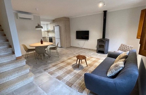 Mieras Apartment | Apartamento Dúplex Reformado en Casa Rural de Pueblo, Ideal Familias