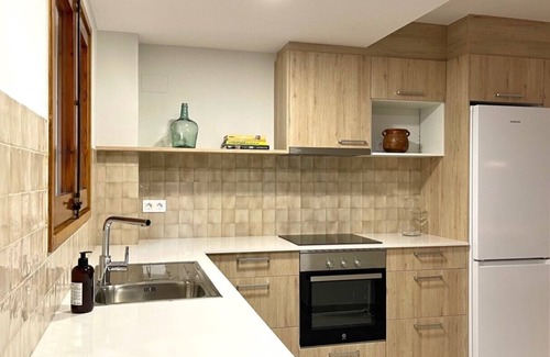 Mieras Apartment | Apartamento Dúplex Reformado en Casa Rural de Pueblo, Ideal Familias
