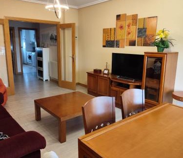 Burgos Apartment | apartamento de tres dormitorios con garaje y todos los servicios cerca