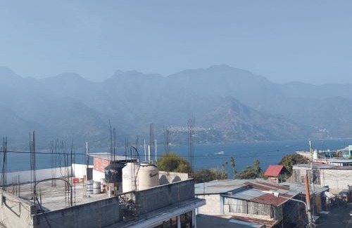 San Pedro La Laguna Apartment | Apartamento en la zona viva con parqueo exclusivo