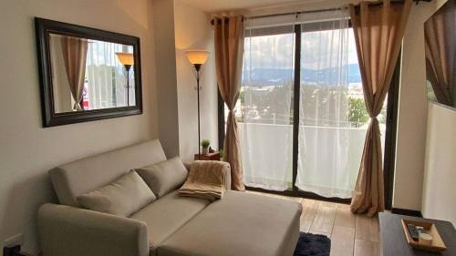 Zona 12 Apartment | Apartamento Grande en zona 12 Ciudad de Guatemala Petapolis