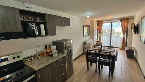 Zona 12 Apartment | Apartamento Grande en zona 12 Ciudad de Guatemala Petapolis