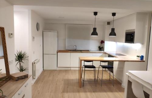 Las Campas y San Claudio Apartment | Apartamento LOS VEGA- parking privado