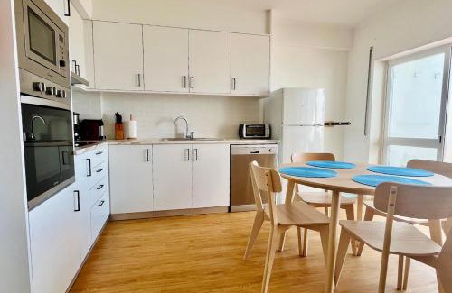 Peniche Apartment | Apartamento Luciana - Beachside, Balcony, Sunset view