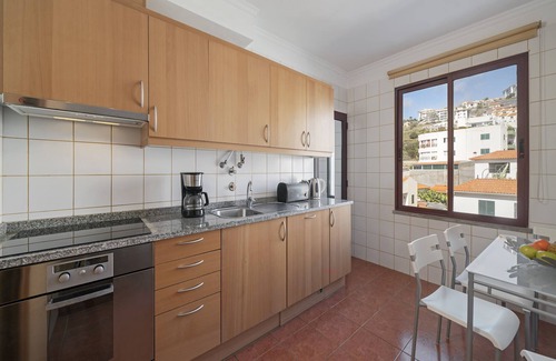 Canico Apartment | Apartamento luminoso com piscina, Garajau IV