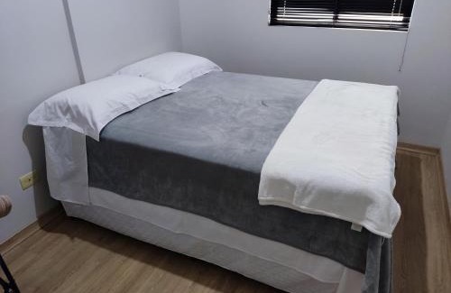 Country Apartment | Apartamento mobiliado com ar condicionado em um quarto