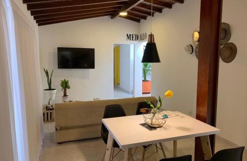 Envigado Apartment | Apartamento remodelado en el mejor lugar del centro de Medellín. Home Aris 402