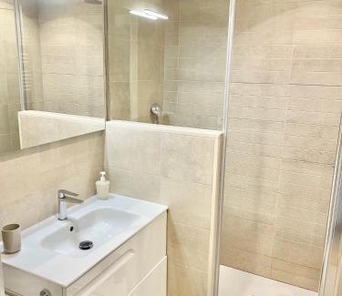 Gijon-Este Apartment | Apartamento San Lorenzo Playa. Vistas al mar.