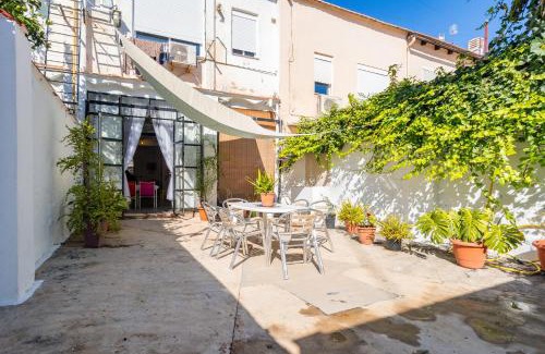 Torrefiel Apartment | Apartamento Vintage con WiFi y Terraza Privada