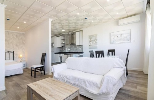 Salobrena Apartment | Apartamentos Avenida Tropical by Bossh