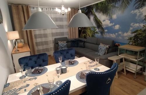 Bialystok Apartment | Apartamenty Centrum Warszawska 66 niebieski i różowy