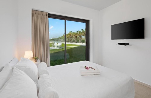 Herzliya Pituach Apartment | ApartHotel Okeanos on the Beach